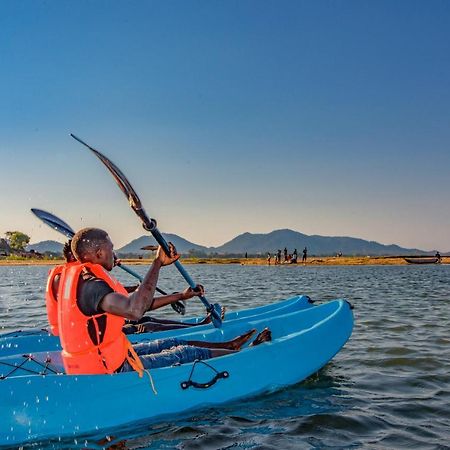 Blue Waters By Serendib Senga ภายนอก รูปภาพ