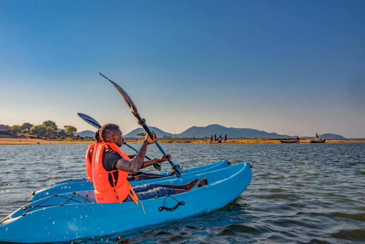 Blue Waters By Serendib Senga ภายนอก รูปภาพ